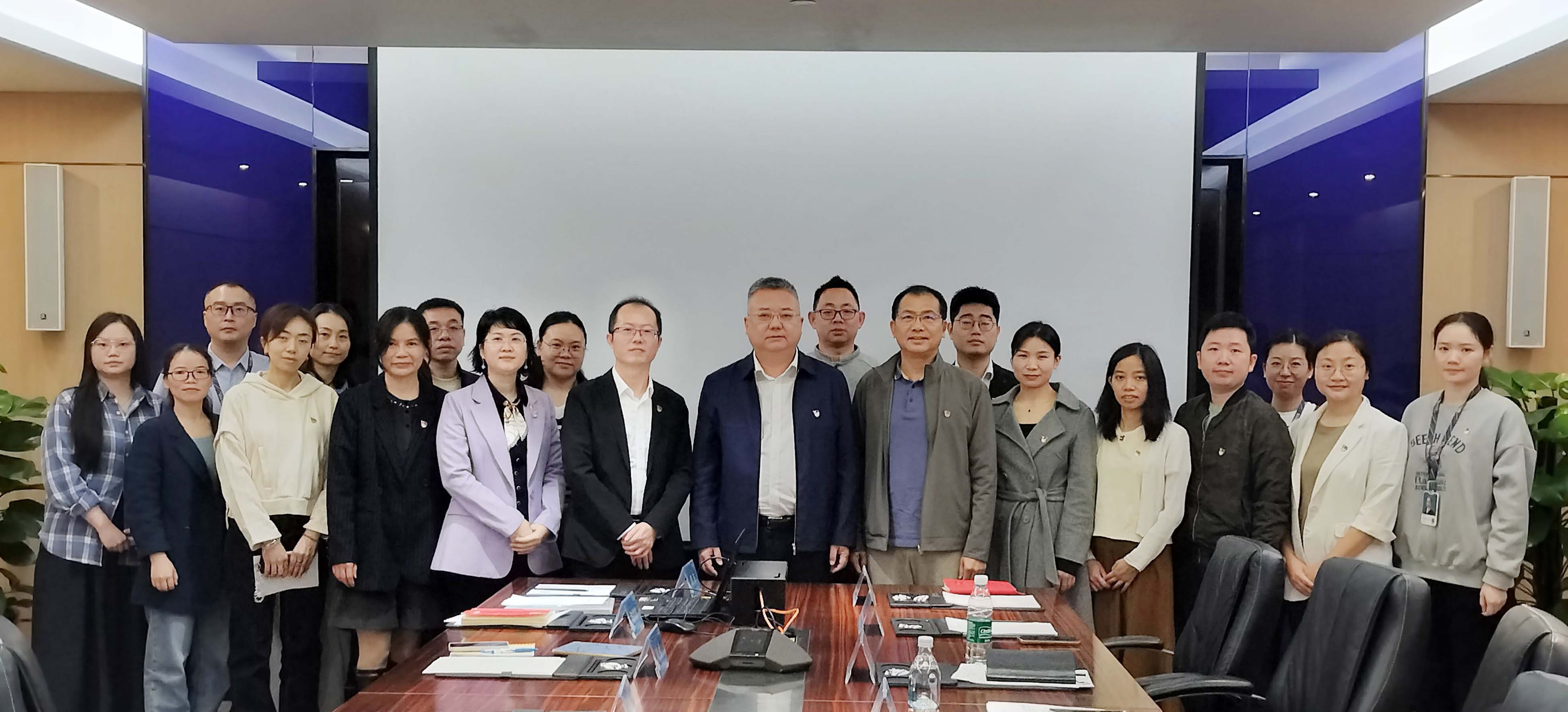 李程任深圳市jinnianhui今年会供应链股份有限公司党委书记，钟志华任党委副书记、纪委书记